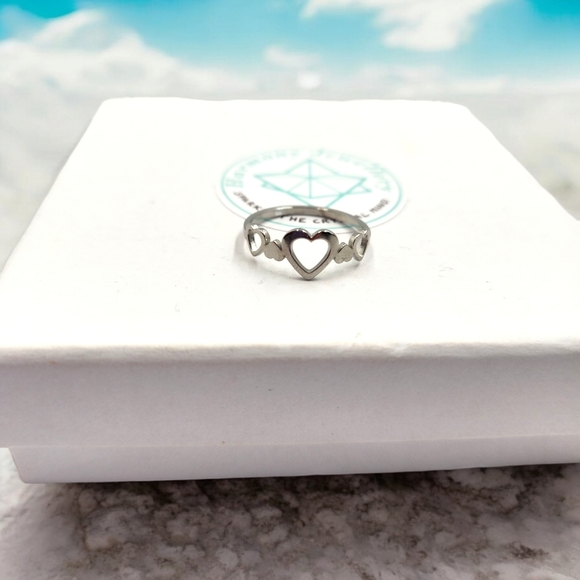 5 Hearts Stainless Steel Ring, size 7 - Picture 2 of 5